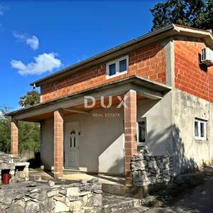 ISTRA, LABIN - Dvije kuće na rubu naselja