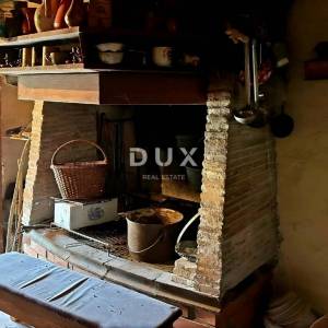 ISTRA, LABIN - Dvije kuće na rubu naselja