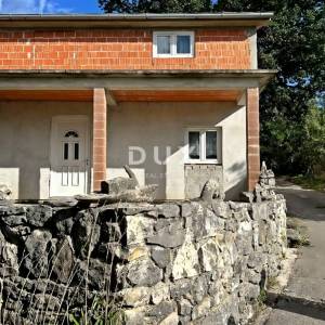 ISTRA, LABIN - Dvije kuće na rubu naselja