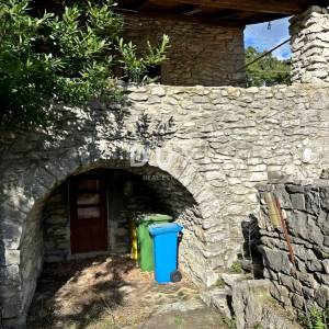 ISTRA, LABIN - Dvije kuće na rubu naselja