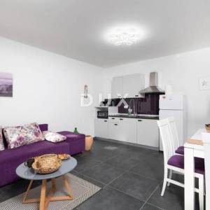 ISTRA, LABIN - Komforna kuća s dva stana