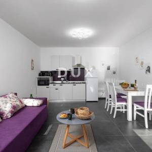 ISTRA, LABIN - Komforna kuća s dva stana