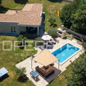 Istra, Labin, predivna kuća sa bazenom na zemljištu od 4261 m2, mirna lokacija