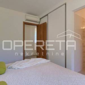 Istra, Labin, predivna kuća sa bazenom na zemljištu od 4261 m2, mirna lokacija