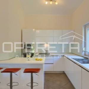 Istra, Labin, predivna kuća sa bazenom na zemljištu od 4261 m2, mirna lokacija