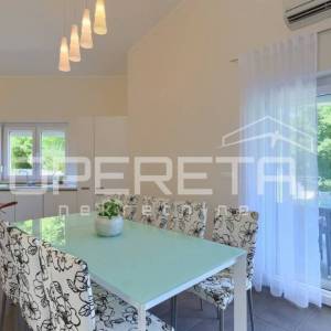 Istra, Labin, predivna kuća sa bazenom na zemljištu od 4261 m2, mirna lokacija