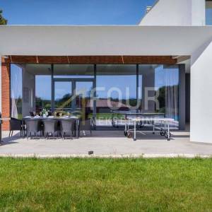 Istra, Ližnja, moderna vila s bazenom