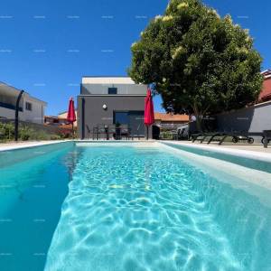 Istra, Ližnjan, 1 km do centra Medulina, nova moderna kuća sa bazenom za odmor.