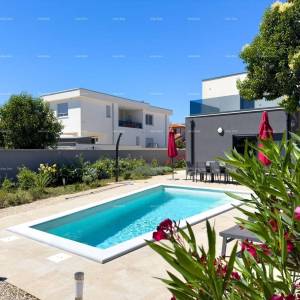 Istra, Ližnjan, 1 km do centra Medulina, nova moderna kuća sa bazenom za odmor.