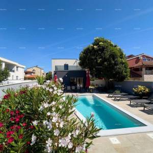 Istra, Ližnjan, 1 km do centra Medulina, nova moderna kuća sa bazenom za odmor.