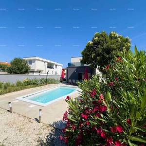 Istra, Ližnjan, 1 km do centra Medulina, nova moderna kuća sa bazenom za odmor.