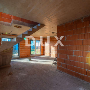  ISTRA, LIŽNJAN Građevinsko zemljište s kućom u ROH BAU izvedbi!