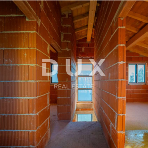  ISTRA, LIŽNJAN Građevinsko zemljište s kućom u ROH BAU izvedbi!