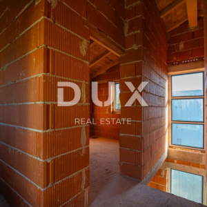  ISTRA, LIŽNJAN Građevinsko zemljište s kućom u ROH BAU izvedbi!