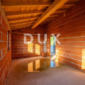  ISTRA, LIŽNJAN Građevinsko zemljište s kućom u ROH BAU izvedbi!