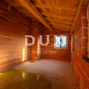  ISTRA, LIŽNJAN Građevinsko zemljište s kućom u ROH BAU izvedbi!