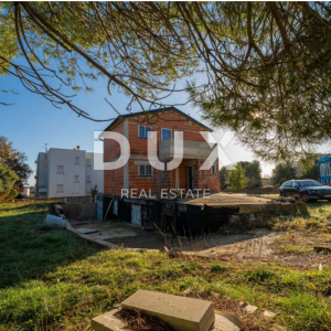  ISTRA, LIŽNJAN Građevinsko zemljište s kućom u ROH BAU izvedbi!