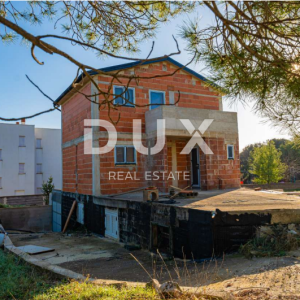  ISTRA, LIŽNJAN Građevinsko zemljište s kućom u ROH BAU izvedbi!