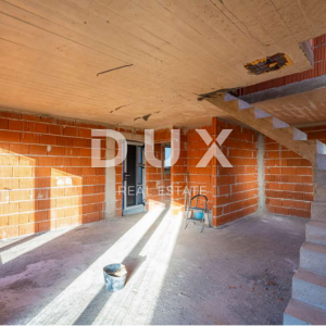  ISTRA, LIŽNJAN Građevinsko zemljište s kućom u ROH BAU izvedbi!