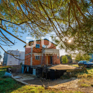  ISTRA, LIŽNJAN Građevinsko zemljište s kućom u ROH BAU izvedbi!