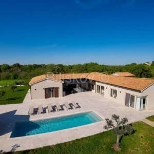 Istra, luksuzna novoizgrađena vila s bazenom, parcela 5.764m2
