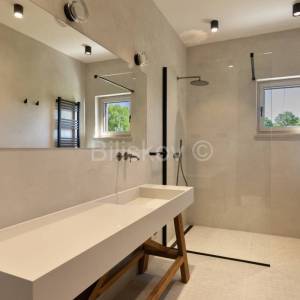 Istra, luksuzna novoizgrađena vila s bazenom, parcela 5.764m2