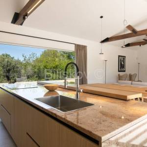 Istra, luksuzna novoizgrađena vila s bazenom, parcela 5.764m2