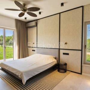 Istra, luksuzna novoizgrađena vila s bazenom, parcela 5.764m2