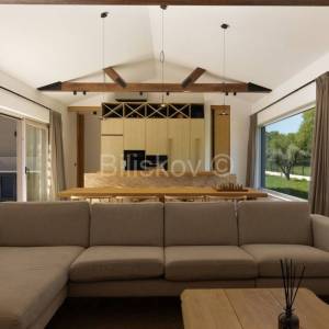 Istra, luksuzna novoizgrađena vila s bazenom, parcela 5.764m2