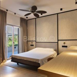 Istra, luksuzna novoizgrađena vila s bazenom, parcela 5.764m2