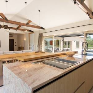 Istra, luksuzna novoizgrađena vila s bazenom, parcela 5.764m2