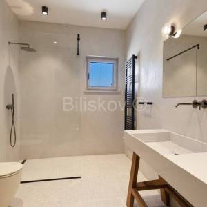 Istra, luksuzna novoizgrađena vila s bazenom, parcela 5.764m2