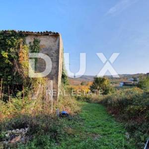 ISTRA, MOMJAN – Atraktivno zemljište s pogledom i kamenim objektima