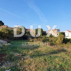 ISTRA, MOMJAN – Atraktivno zemljište s pogledom i kamenim objektima