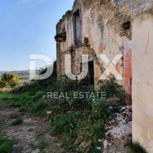 ISTRA, MOMJAN – Atraktivno zemljište s pogledom i kamenim objektima