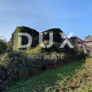 ISTRA, MOMJAN – Atraktivno zemljište s pogledom i kamenim objektima