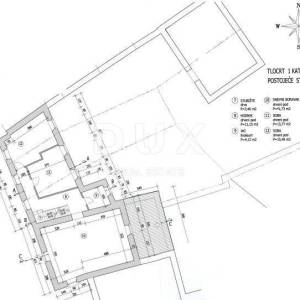 ISTRA, MOMJAN – Atraktivno zemljište s pogledom i kamenim objektima