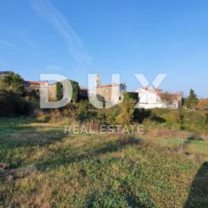 ISTRA, MOMJAN – Atraktivno zemljište s pogledom i kamenim objektima