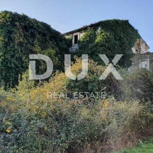 ISTRA, MOMJAN – Atraktivno zemljište s pogledom i kamenim objektima