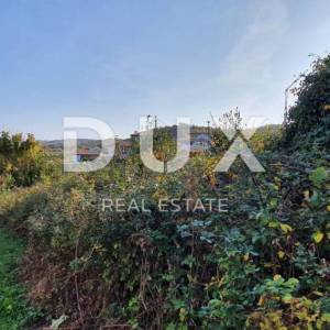 ISTRA, MOMJAN – Atraktivno zemljište s pogledom i kamenim objektima