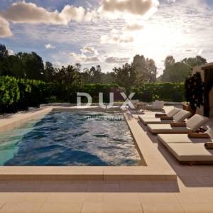 ISTRA, MOTOVUN - Zemljište s građevinskom dozvolom i atraktivnim projektom