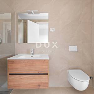 ISTRA, NOVIGRAD - Luksuzan stan s vrtom u novogradnji