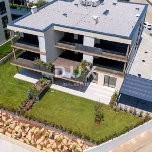 ISTRA, NOVIGRAD - Luksuzan stan s vrtom u novogradnji