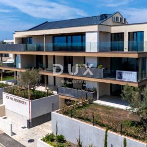 ISTRA, NOVIGRAD - Stan s vrtom u luksuznoj novogradnji