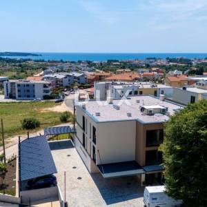 ISTRA, NOVIGRAD - Stan s vrtom u luksuznoj novogradnji