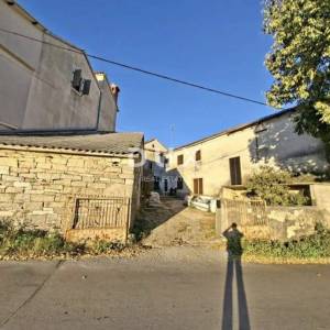 ISTRA, PAZIN - Samostojeća kamena kuća za djelomičnu adaptaciju