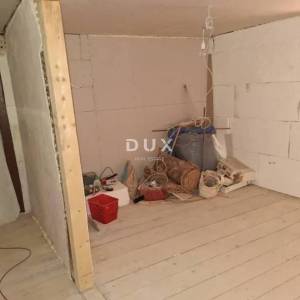 ISTRA, PAZIN - Samostojeća kamena kuća za djelomičnu adaptaciju