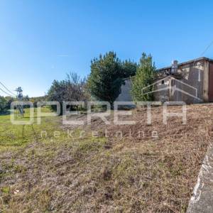 Istra, Pićan- Imanje s kućom i 4 dodatna objekta