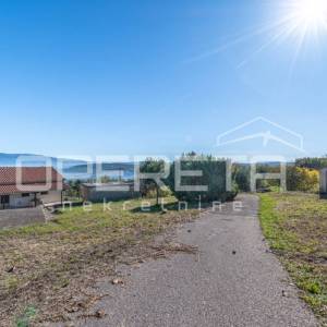 Istra, Pićan- Imanje s kućom i 4 dodatna objekta