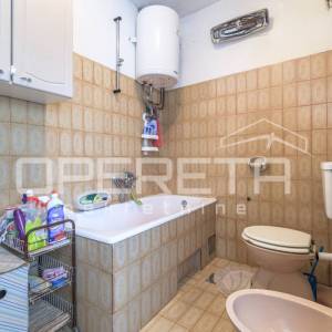 Istra, Pićan- Imanje s kućom i 4 dodatna objekta